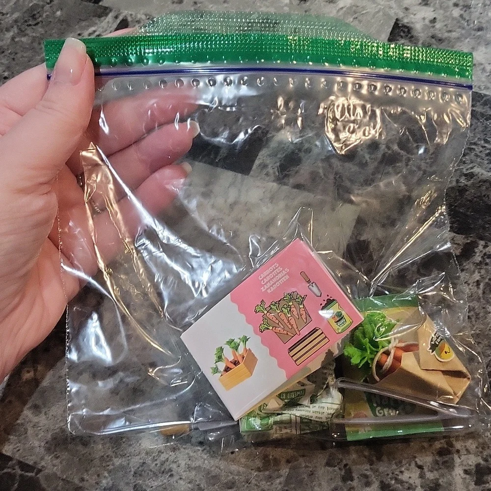 Miniverse Make It Mini Nature Carrots
